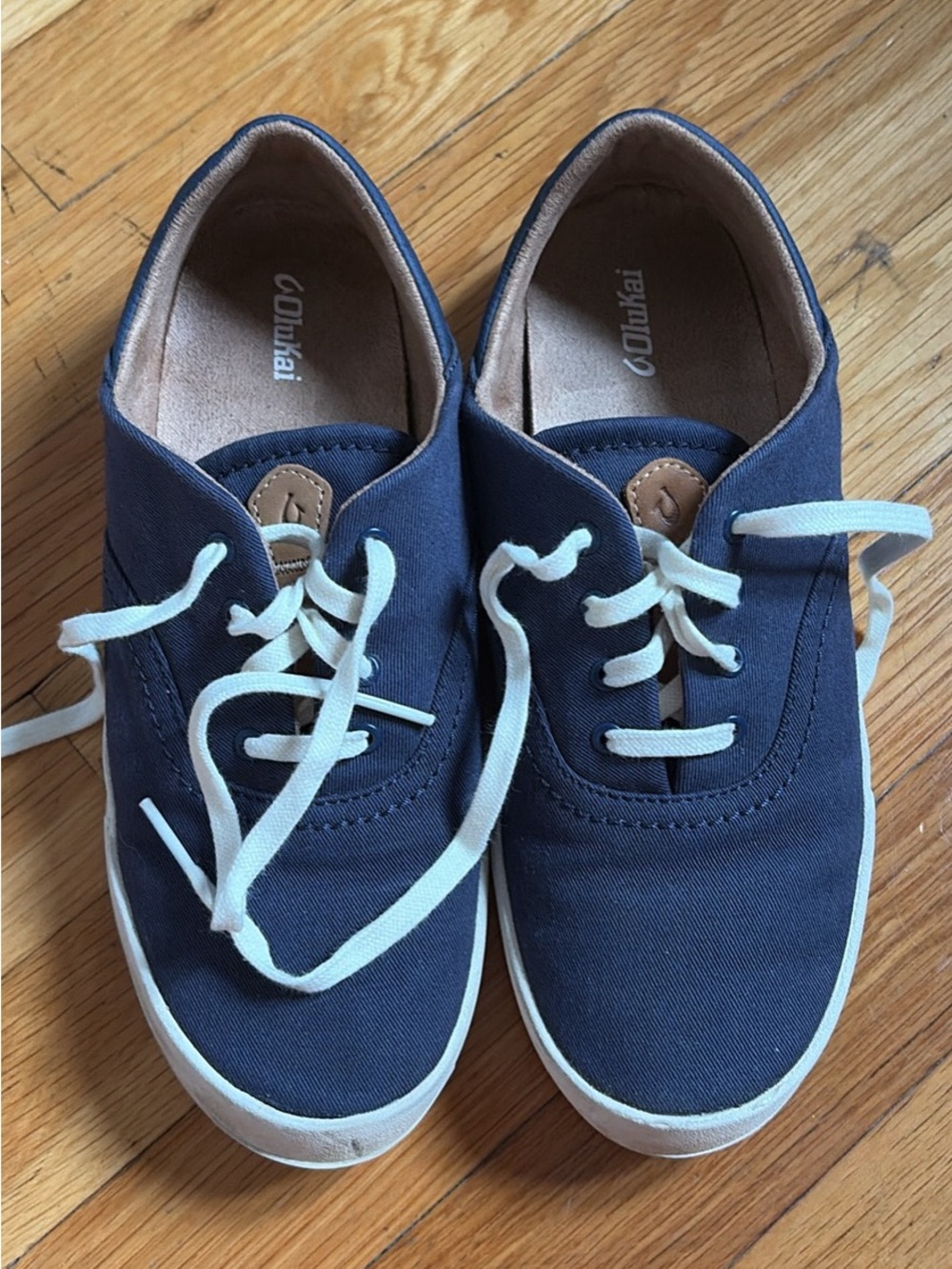 OluKai Navy Kohu Canvas Lace-Up Sneakers with Cream Laces Size 7.5